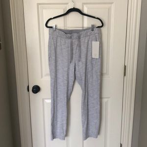 Lululemon gray white on the fly pant size 10